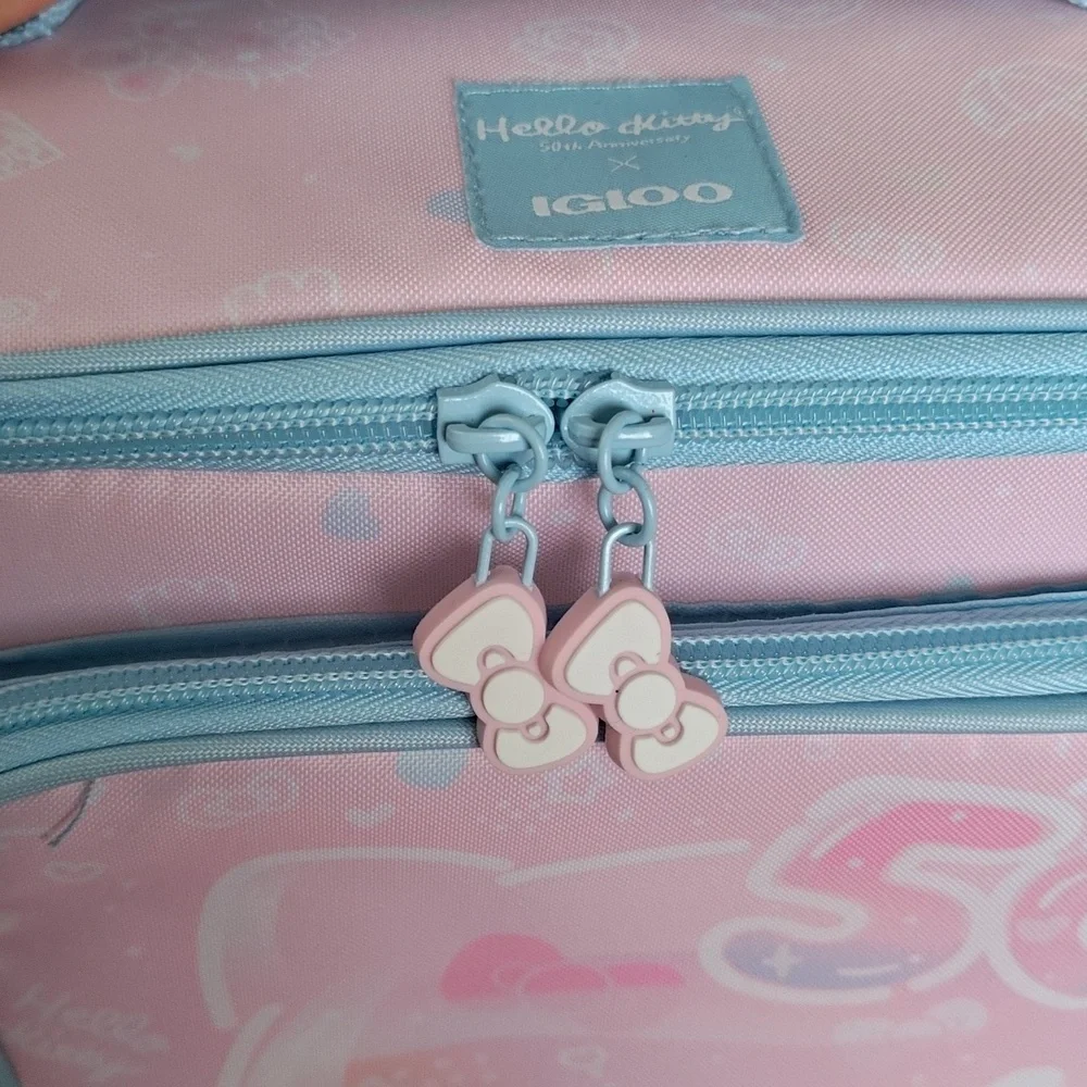 Igloo x Hello Kitty 50th Anniversary Limited Edition 9-can Cooler Bag - Picture 9 of 10
